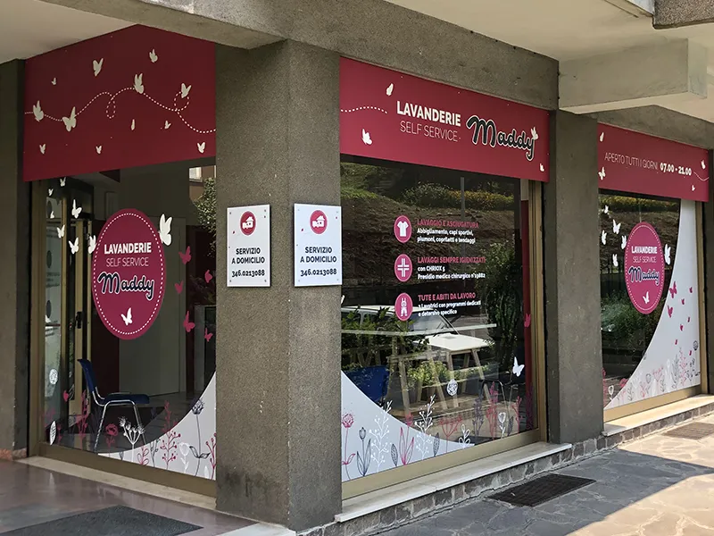 adesivi-per-vetrine-con-scritte-brescia