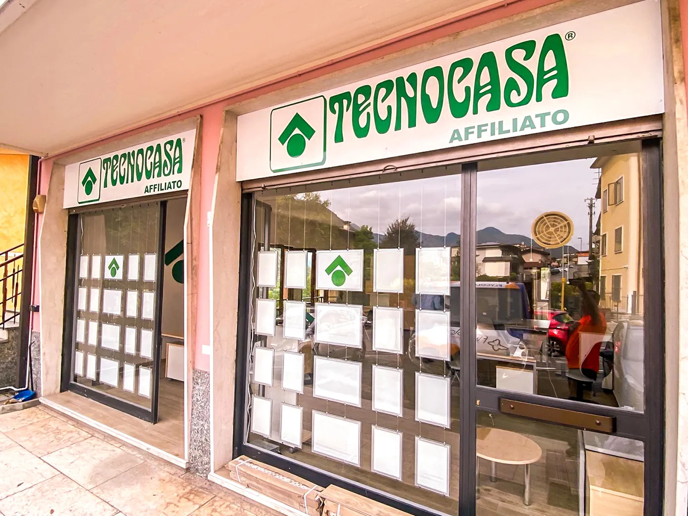 insegna-per-negozio-agenzia-immobiliare
