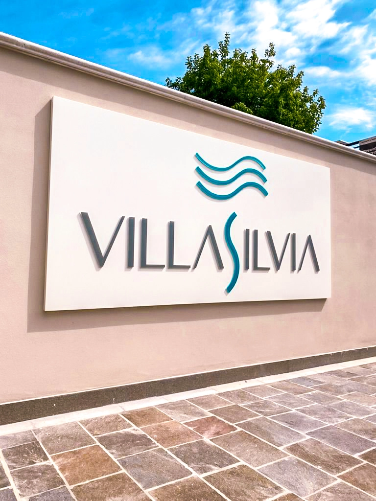 insegna-a-pannello-per-villa